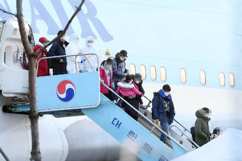 우한 교민 367명 한국 도착, 18명은 발열증세로 격리치료 
