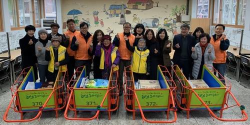 한화에어로스페이스, 창원 노인들에게 ‘사랑의 손수레’ 제작해 전달