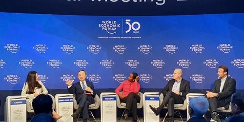 KT 회장 황창규, 다보스포럼에서 5G통신의 산업 적용사례 알려 