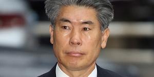 윤종원 27일 만에 IBK기업은행 출근하고 취임식, 