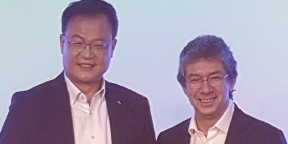 KT&G 필립모리스와 전자담배 '릴' 수출계약, 백복인 “담배산업 주도”