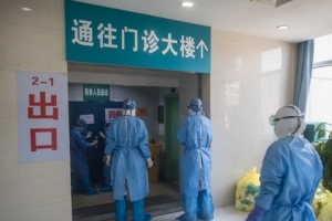 중국에서 코로나19 하루 확진 409명, 사망 150명으로 확산세 둔화  
