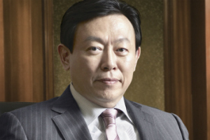 <a href='https://www.businesspost.co.kr/BP?command=article_view&num=338200' class='human_link' style='text-decoration:underline' target='_blank'>신동빈</a> 롯데쇼핑 등기임원 20년 만에 물러나, 과다겸직 논란 해소