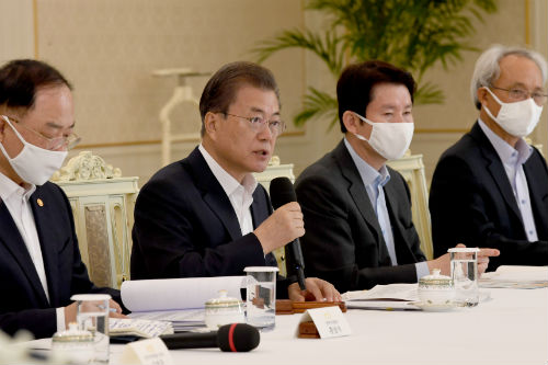 문재인 "휴일예배 강행 교회 관련 서울시와 경기도 조치 적극 지지"