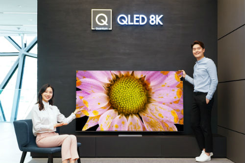 삼성전자 2020년형 QLEDTV 국내 출시, <a href='https://www.businesspost.co.kr/BP?command=article_view&num=327017' class='human_link' style='text-decoration:underline' target='_blank'>한종희</a> "소비자 중심 혁신"