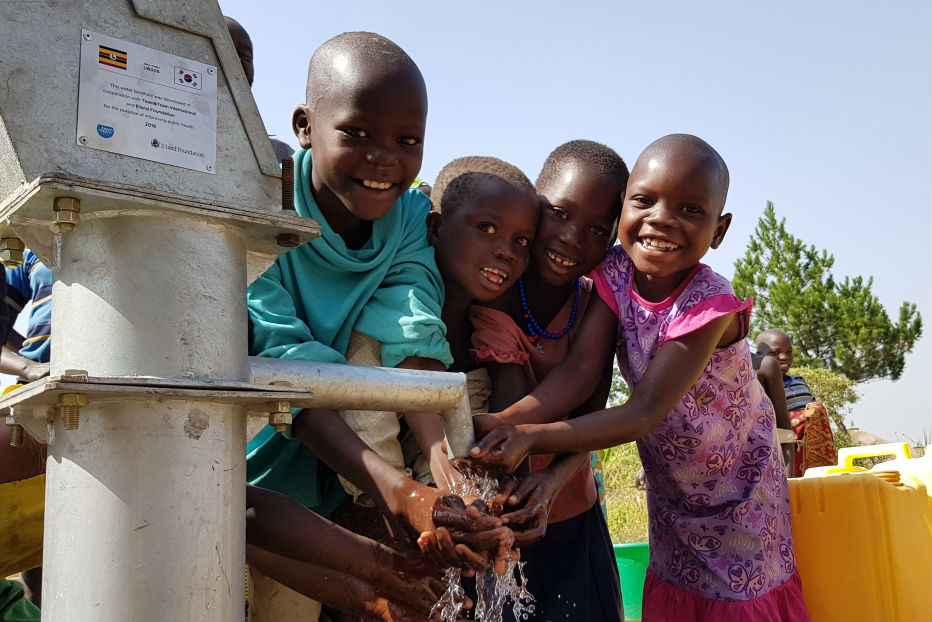 이랜드재단, 세계 물의 날 맞아 우간다에 우물 지원기금 1억 기부 