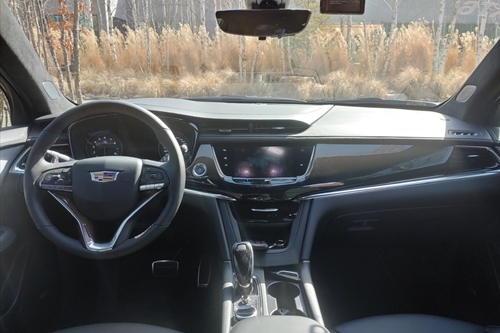 [시승기] 캐딜락 XT6, 절제된 외관에 주행능력 뽐내는 '똘똘한 SUV'