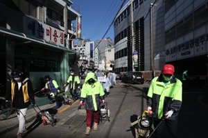 국내 코로나19 하루 확진 98명으로 다시 줄어, 해외입국 확진 늘어 