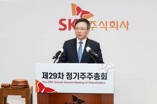 <a href='https://www.businesspost.co.kr/BP?command=article_view&num=321187' class='human_link' style='text-decoration:underline' target='_blank'>장동현</a>, SK 주주총회에서 “투자형 지주회사로 성장하겠다”