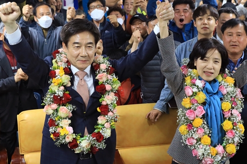 고향 지킨 이용호, 고향 떠난 이강래 이기고 호남에서 유일 무소속 당선 