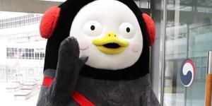 EBS 캐릭터 펭수 '데뷔 1년' 지나도 인기 여전, 그 비결은 '공감의 힘'