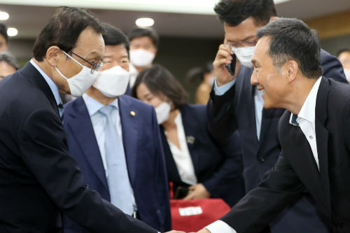 청와대 사회수석 김연명 "내년 자영업자까지 고용보험 대상 확대" 