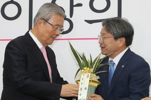 김종인, 강기정 만나 “국회 원구성에서 통합당이 포용적 자세 보여야" 