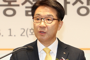 <a href='https://www.businesspost.co.kr/BP?command=article_view&num=271937' class='human_link' style='text-decoration:underline' target='_blank'>이동철</a>, KB국민카드 신년사에서 "빅테크와 승부 대비해 초석 다져야"