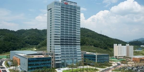 도로공사 '정규직화 자회사' 공공기관 추진, 고용안정 새 선례 될까 