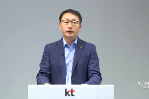 KT 대표 <a href='https://www.businesspost.co.kr/BP?command=article_view&num=303374' class='human_link' style='text-decoration:underline' target='_blank'>구현모</a> "5G통신 기회의 땅은 기업시장에 있다" 