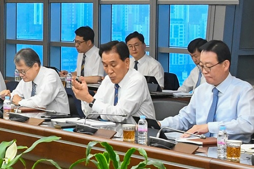 BNK금융 하반기 전략회의, 김지완 "코로나19 이후 대비태세 갖춰야"