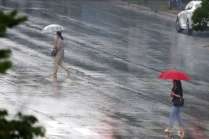 수요일 29일 전국 흐리고 충청 전북 경북은 강한 비, 제주는 폭염  