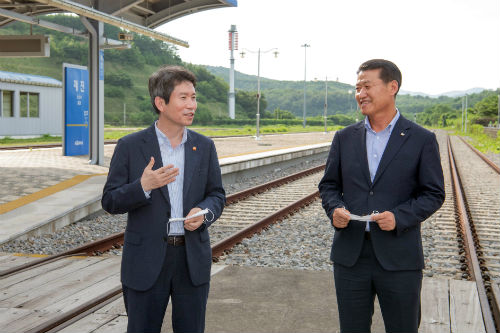 이인영, 최북단 고성 제진역 찾아 “금강산관광 재개방법 적극 찾겠다”