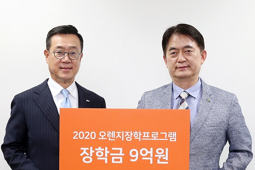 오렌지라이프 스포츠·예술 장학생에 9억 지원, <a href='https://www.businesspost.co.kr/BP?command=article_view&num=155744' class='human_link' style='text-decoration:underline' target='_blank'>정문국</a> "나눔의 선순환"