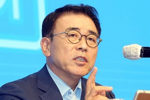  <a href='https://www.businesspost.co.kr/BP?command=article_view&num=337349' class='human_link' style='text-decoration:underline' target='_blank'>조용병</a> 신한금융 비은행 육성전략 변화, 신한캐피탈을 선봉에 세운다