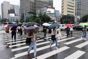 월요일 10일 전국 흐리고 비, 태풍 '장미' 북상해 남부 호우특보