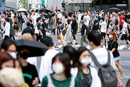 일본 코로나19 하루 확진 1천 명 다시 육박, 중국 19명으로 진정