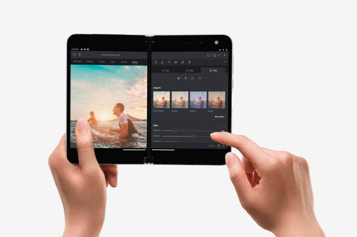 MS, 듀얼스크린 폴더블 스마트폰 서피스듀오 1400달러에 내놔 