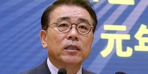 조용병, 신한금융지주 중심 자금조달과 전략수립으로 효율성 극대화 