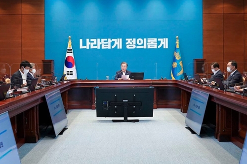 <a href='https://www.businesspost.co.kr/BP?command=article_view&num=266670' class='human_link' style='text-decoration:underline' target='_blank'>문재인</a> “모든 국민에 지원금 지급도 일리 있지만 재정의 어려움 커”