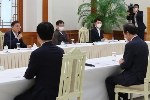 문재인 “야당과 협치 절실”, 이낙연 “대통령과 김종인 회동 제안 ”