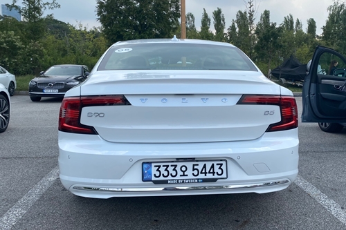 [시승기] 볼보 S90 더 커지고 단단해져, 친환경 세단으로 거듭 태어나