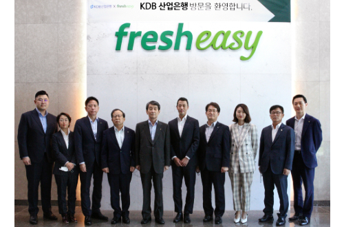 <a href='https://www.businesspost.co.kr/BP?command=article_view&num=269479' class='human_link' style='text-decoration:underline' target='_blank'>이동걸</a> 산업은행 회장 연임 첫 메시지, "둔한 말도 천리마 따라간다" 