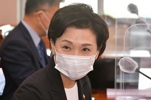 김현미 "아시아나항공 안전운항과 정상영업 이뤄지도록 챙겨야"