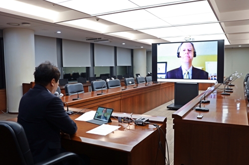 신협 코로나19 대응 국제세미나 열어, 김윤식 "피해지역 지원 모색"