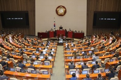 보험사 보험료 카드납부 활성화 추진에 속앓이, 보험료 인상 가능성도 