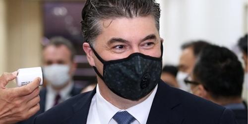 한국GM 사장 카젬, '불법파견 고용' 첫 재판에서 혐의사실 부인