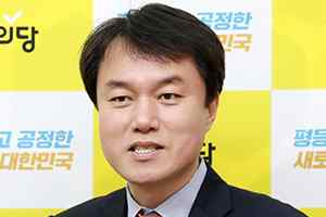 정의당 대표 김종철, 같은 당 의원 성추행 드러나 직위해제돼 
