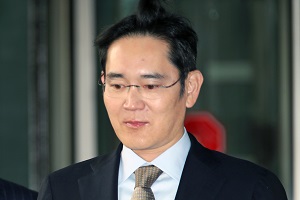 <a href='https://www.businesspost.co.kr/BP?command=article_view&num=337655' class='human_link' style='text-decoration:underline' target='_blank'>이재용</a> 변호인, 삼성 경영권 승계 관련 첫 재판에서 혐의 부인