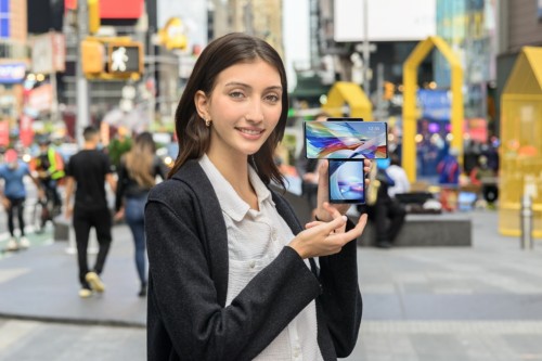 LG전자 새 스마트폰 ‘LG윙’ 미국에 내놔, 외국매체 "멀티태스킹 적합" 