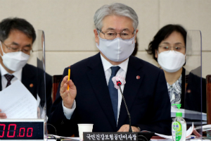 건강보험 이사장 김용익 “사회적 합의로 건강보험료율 상한선 높여야”