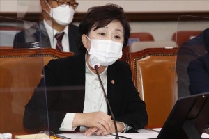 김현미 "월세 세입자 세액공제 확대를 기재부와 협의하겠다"