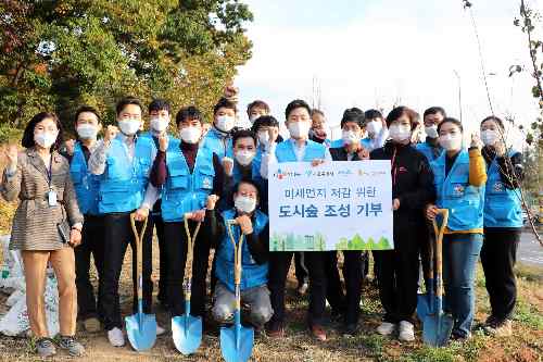 CJ대한통운, 서울 마포구에서 미세먼지 저감 위한 나무심기 행사