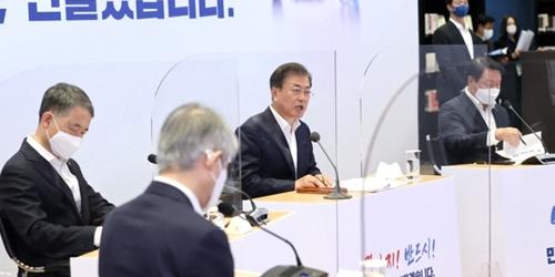 문재인, 최태원 서정진 만나 “코로나19 백신 치료제 끝까지 개발지원”