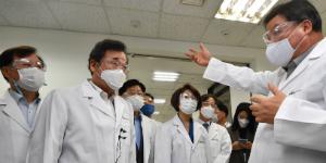 이낙연, 셀트리온 찾아 서정진에게 