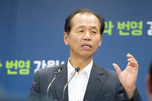 강원도의 새 힘은 스마트양식, <a href='https://www.businesspost.co.kr/BP?command=article_view&num=203575' class='human_link' style='text-decoration:underline' target='_blank'>최문순</a> 연어 양식 정부사업 따내고 싶다 