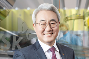 [오늘Who] SK이노베이션 배터리소송 시간 벌어, <a href='https://www.businesspost.co.kr/BP?command=article_view&num=319392' class='human_link' style='text-decoration:underline' target='_blank'>김준</a> 합의안 만드나 