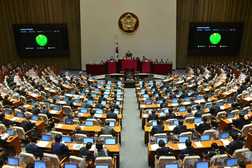 남녀고용평등법 개정안 국회 통과, 육아휴직 2번 나눠 쓸 수 있어 