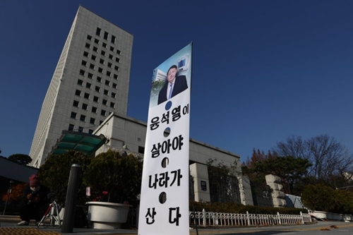 '순교자' 이미지 쌓아가는 윤석열, 보수야권 압도적 대선주자 굳히나 