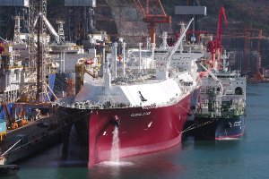 대우조선해양, LNG운반선에 선박으로 LNG 선적작업 실증 마쳐 
